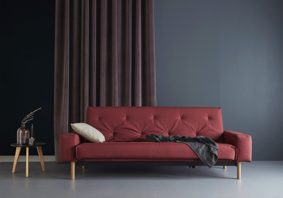 Бордовый диван в интерьере