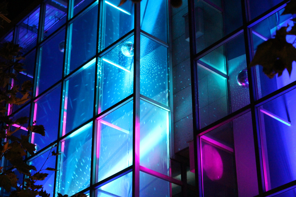 Неоновая витрина