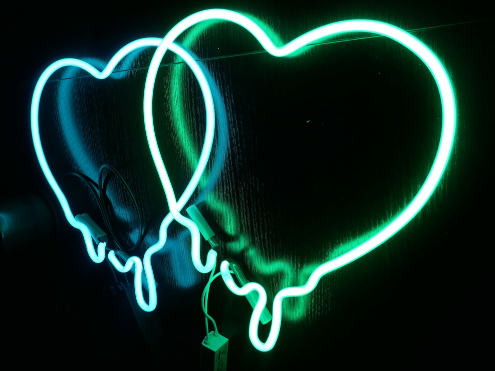 Неоновые сердечки