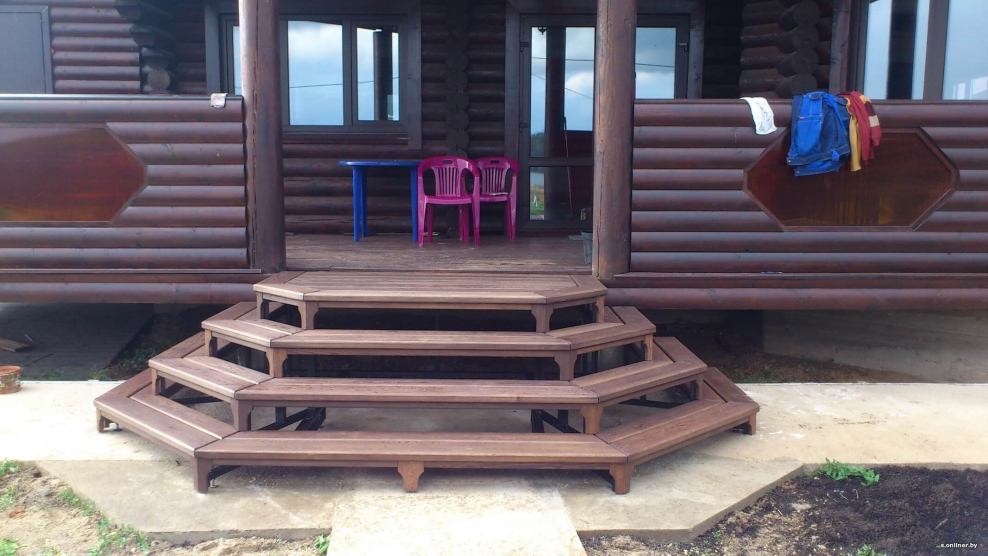 Лестница на террасу деревянная