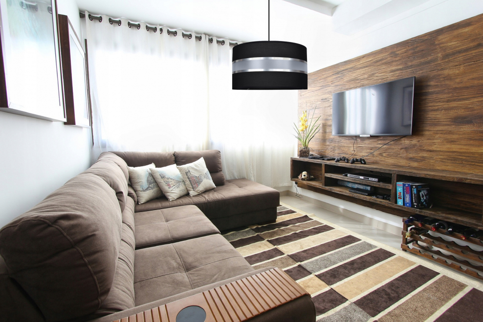 Ламинат за телевизором