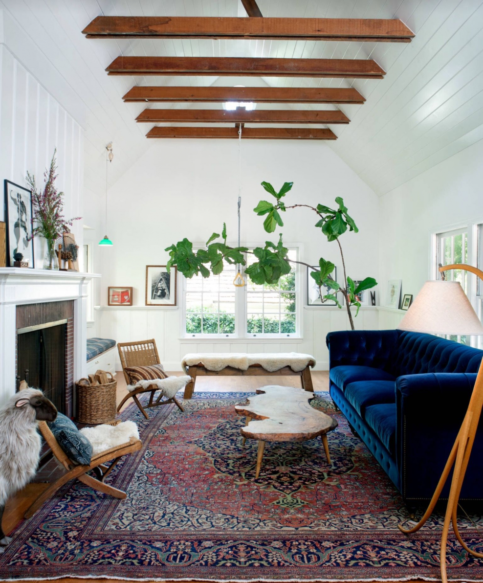 Потолок с деревянными балками