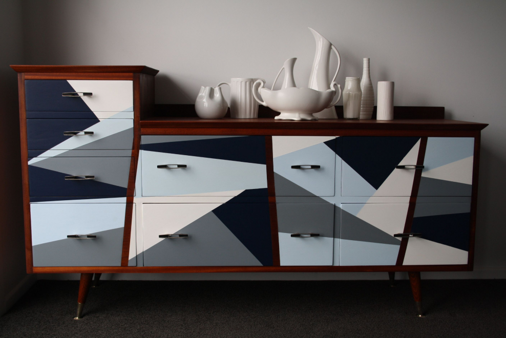 Шкаф необычной формы