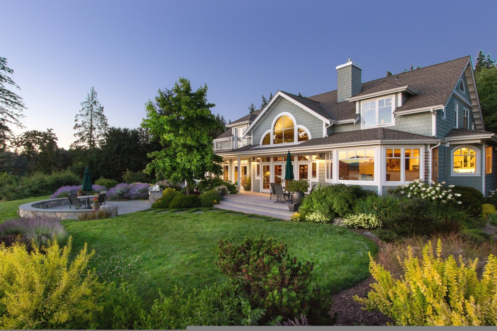 Дом с мансардой