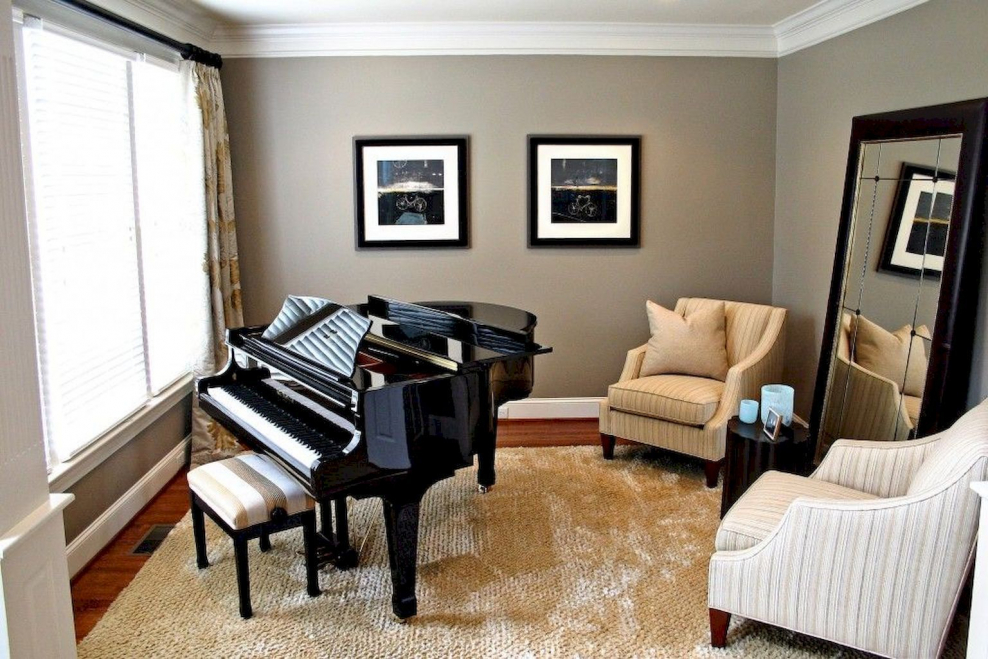 Пианино в маленькой комнате