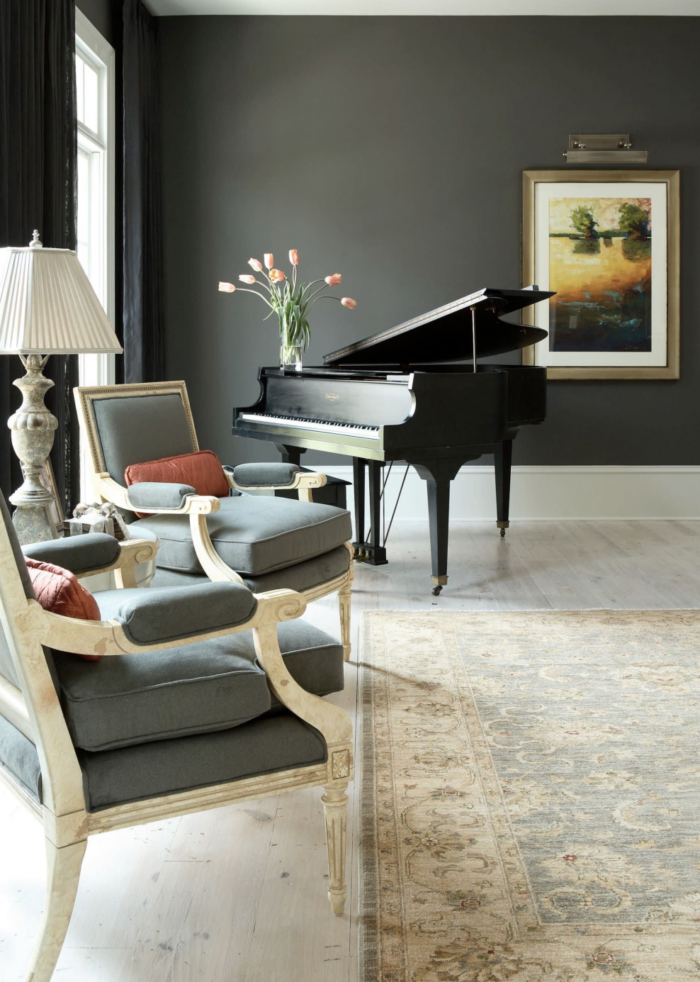 Рояль в интерьере гостиной