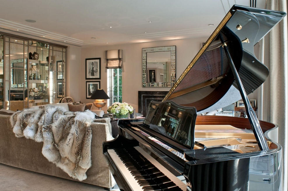 Комната с пианино