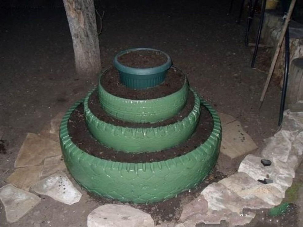 Декор на даче с шарами из бетона