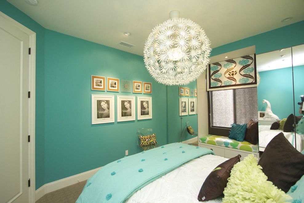 Сочетание бежевого и бирюзового в интерьере