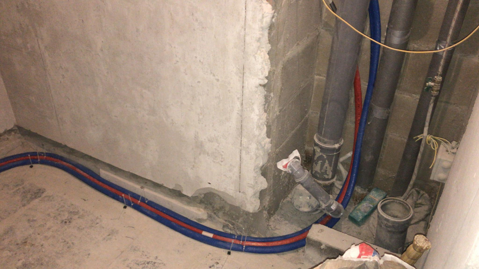 Канализация и водопровод в штробе