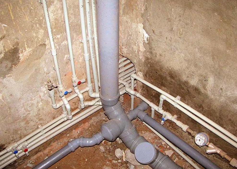 Прокладка канализационных труб в квартире