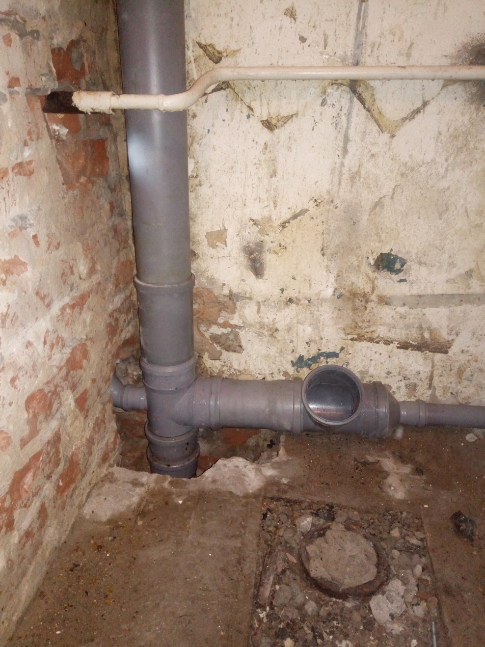 Канализационные трубы в квартире