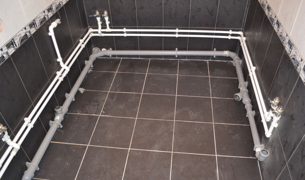 Прокладка канализационных труб в ванной