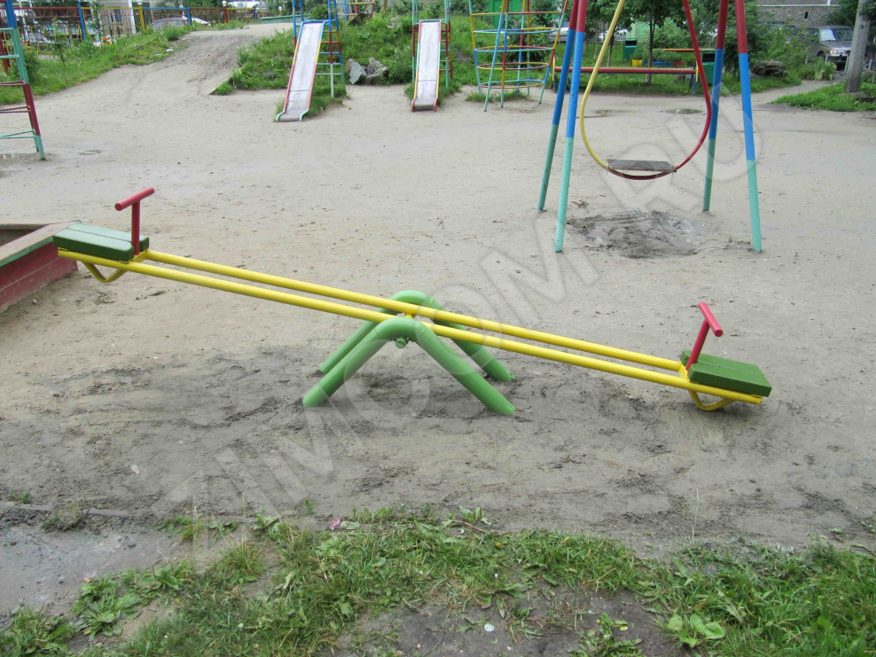 Качели детские на детской площадке