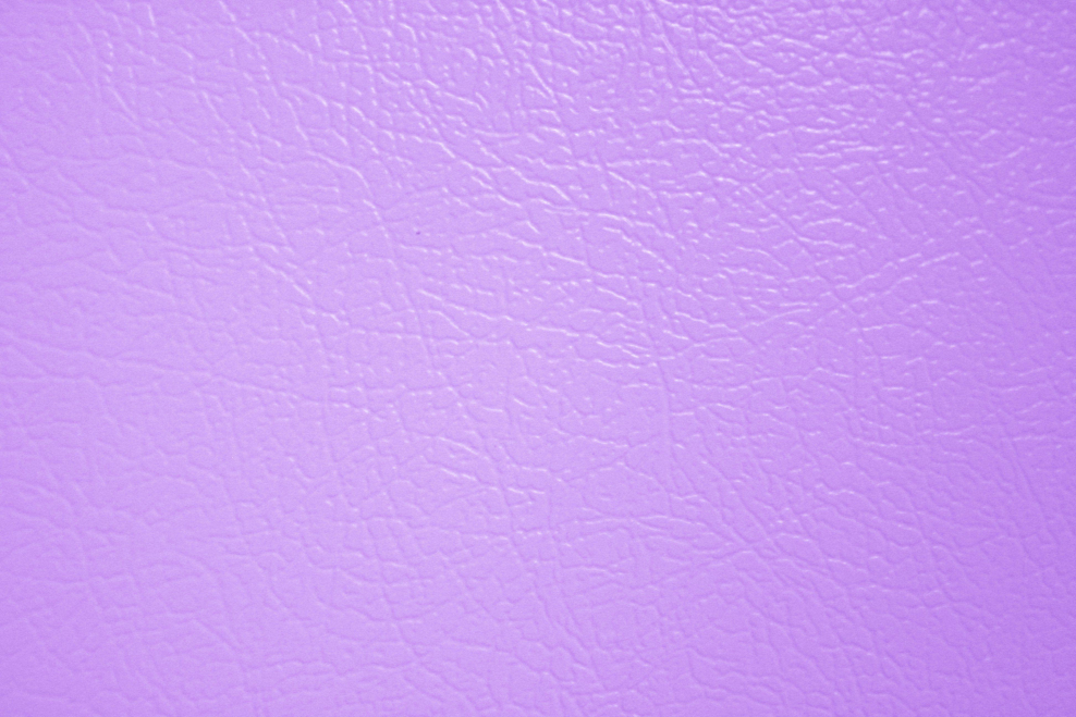 Комната с сиреневыми стенами