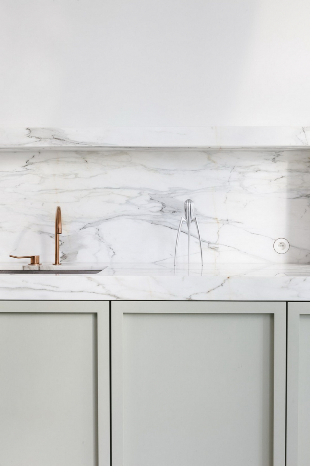 Фартук для кухни под мрамор