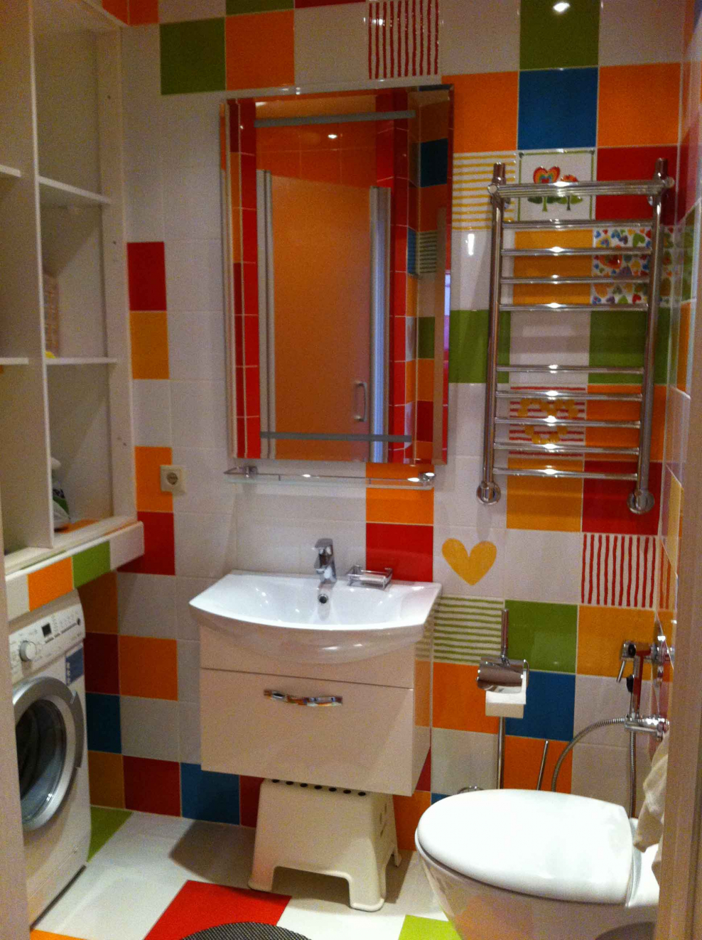 Яркий совмещенный санузел