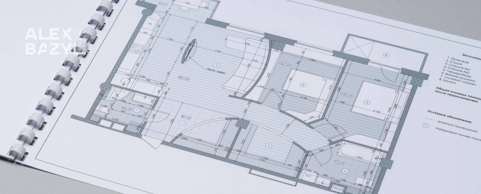 Перепланировка чертеж на столе