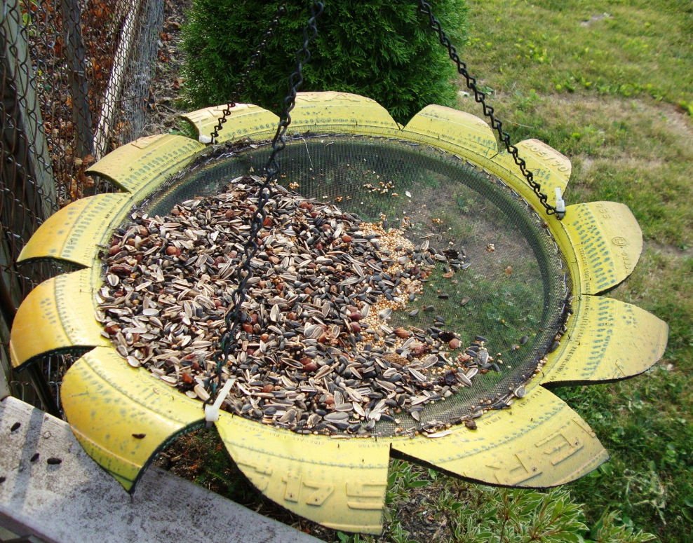 Грядки из шин для сада и огорода