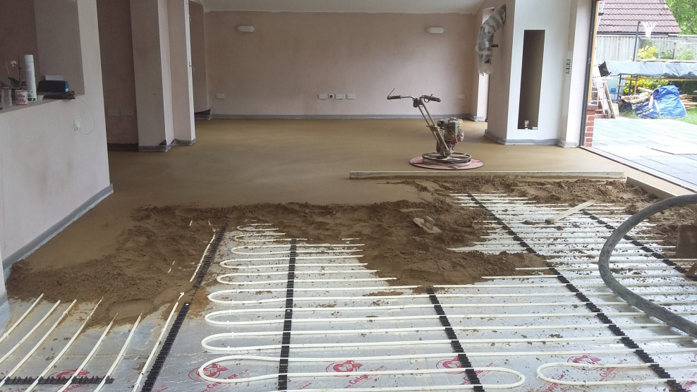 Заливка пола в загородном гараже