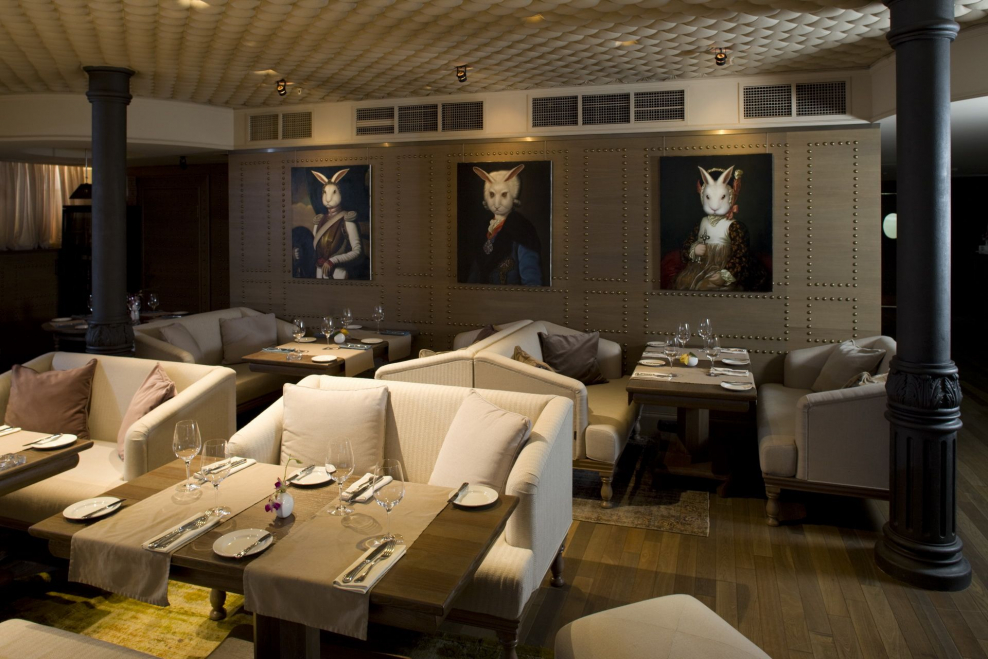 Ресторан White Rabbit Москва интерьер