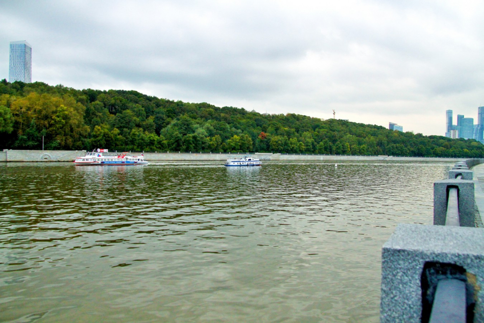 Лужниковская набережная
