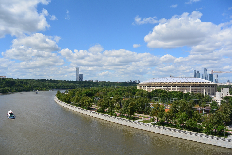 Фрунзенская набережная Лужники