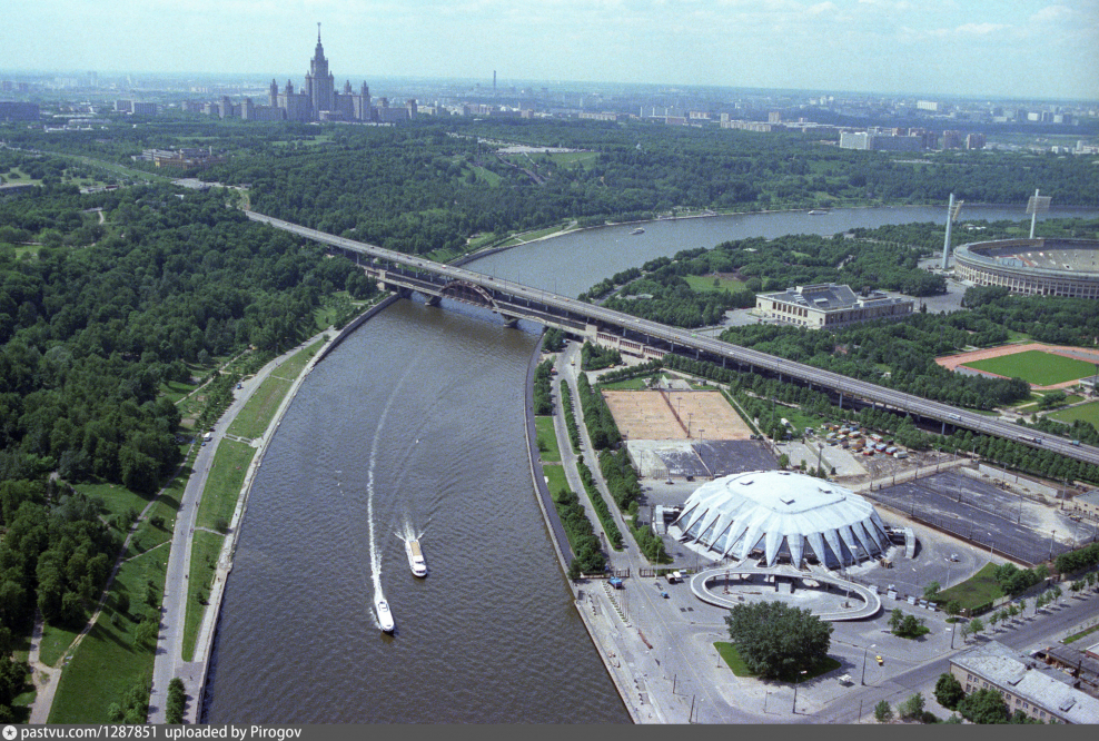 Москва река Лужники