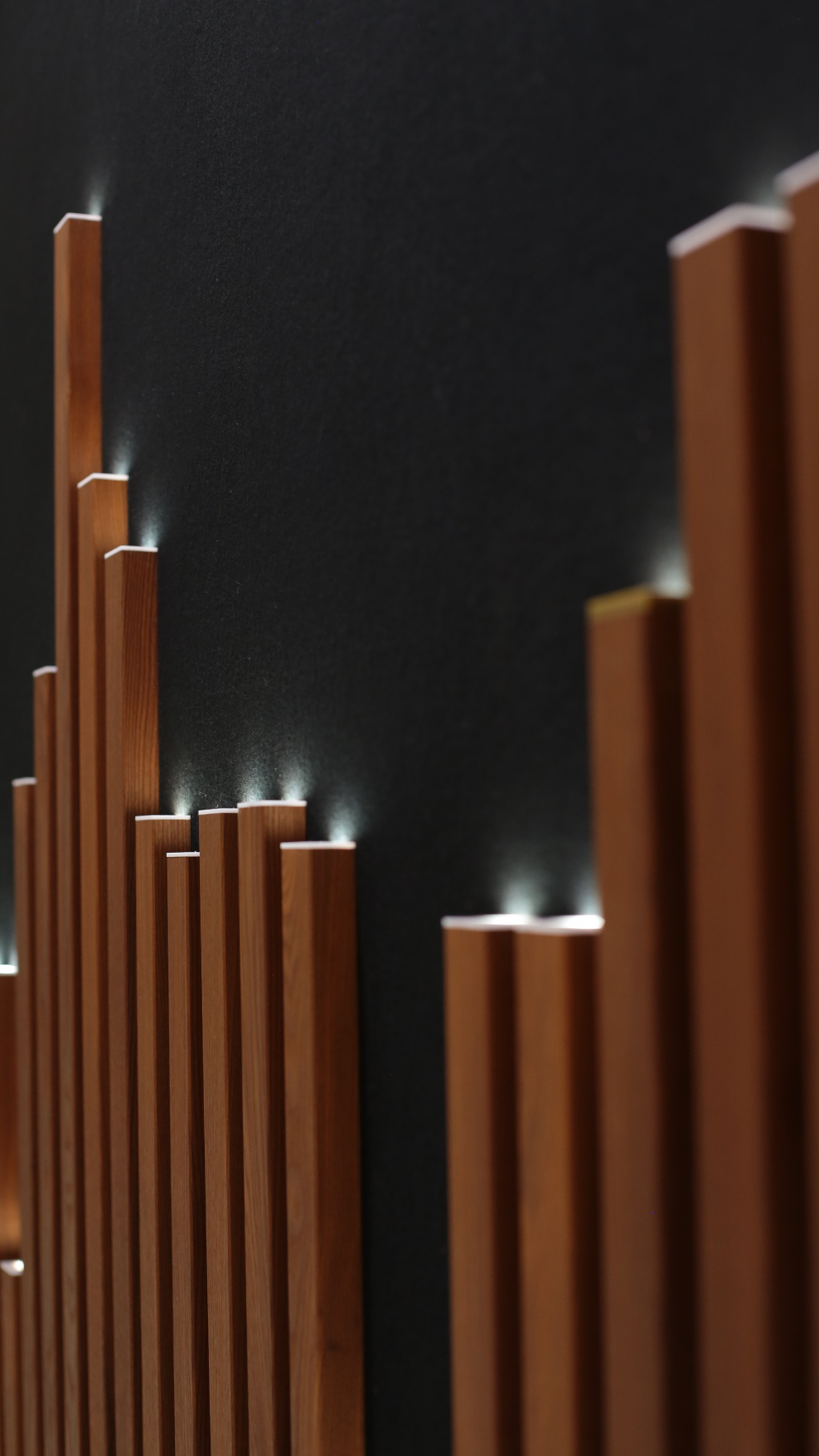 Деревянные рейки с подсветкой