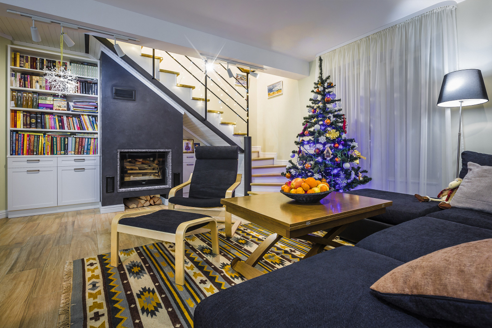 Светлый интерьер высокие потолки