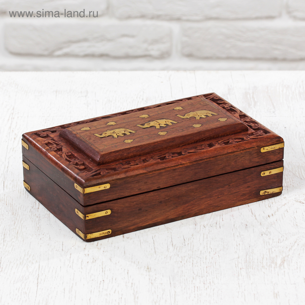 Массивный деревянный стол