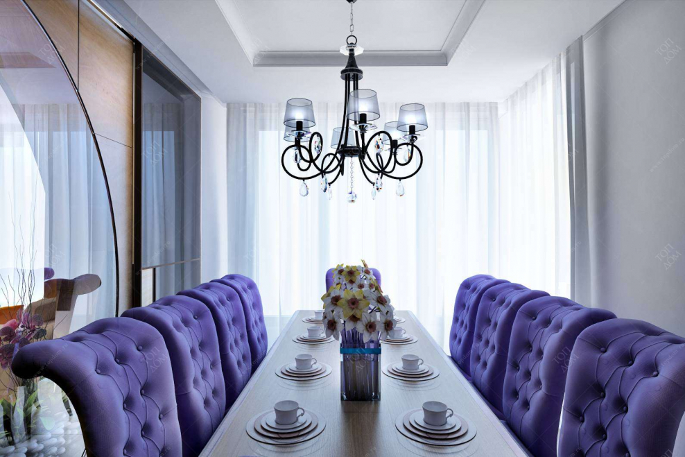 Голубая обеденная зона в эркере