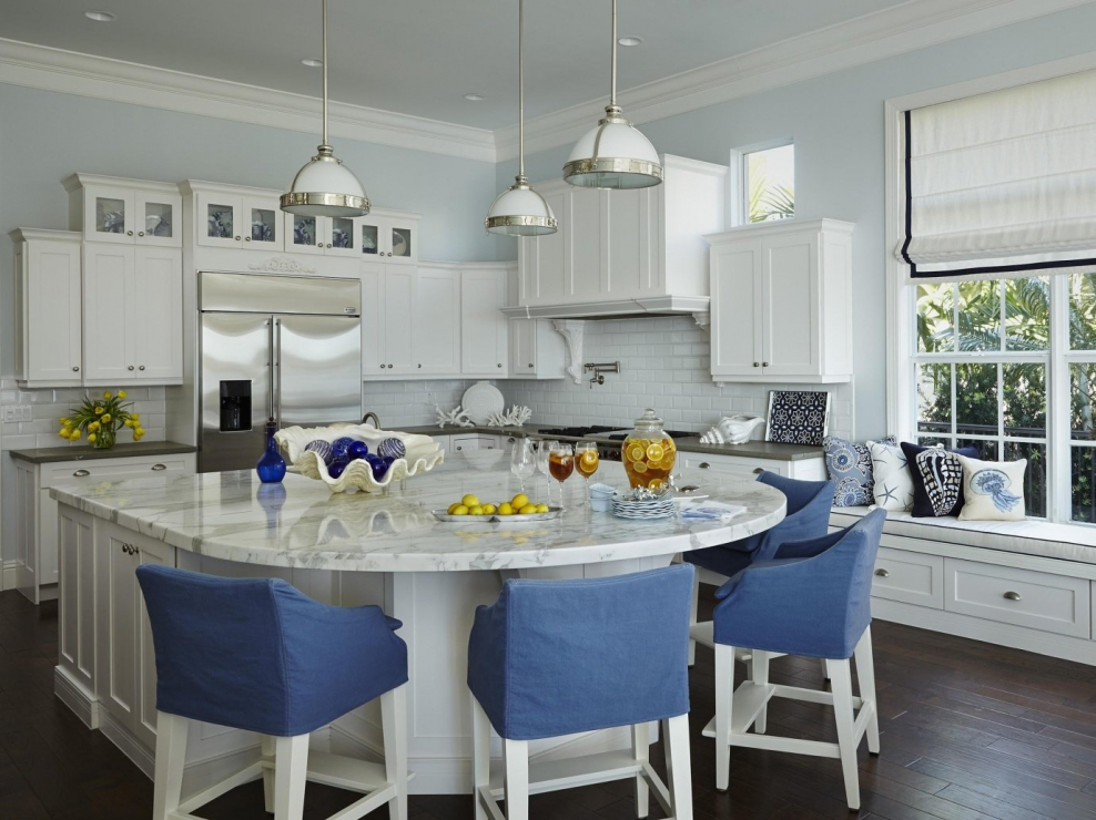 Бирюзовые стулья для кухни в интерьере