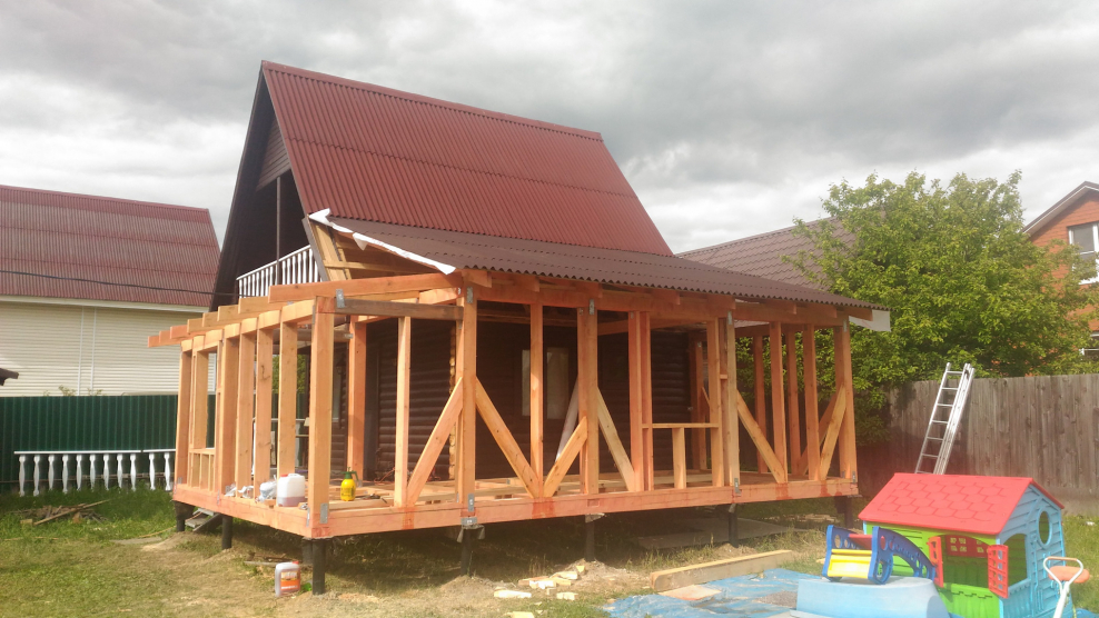 Беседка пристроенная к дому