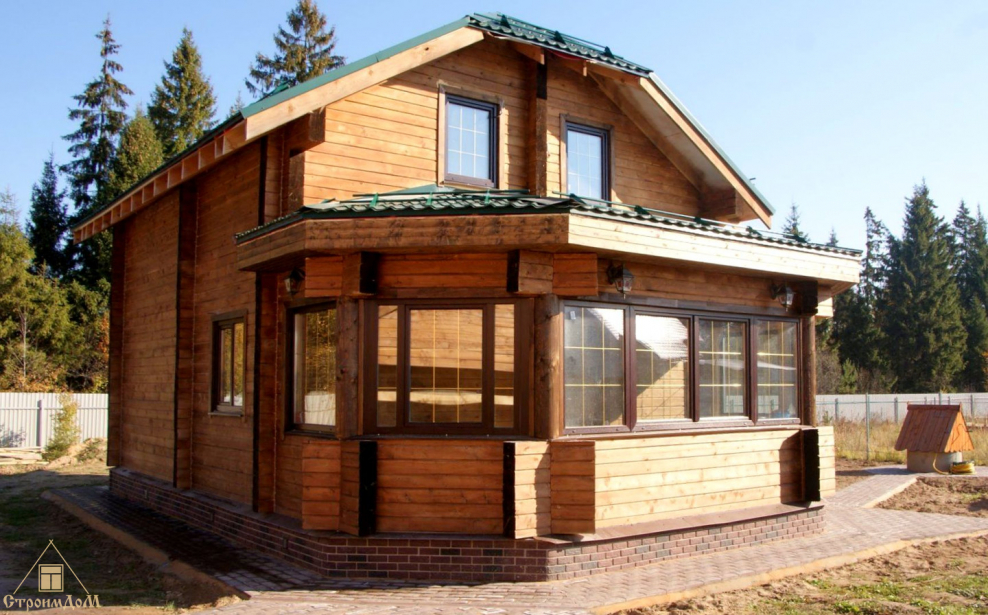 Каркасный дом с верандой и крыльцом