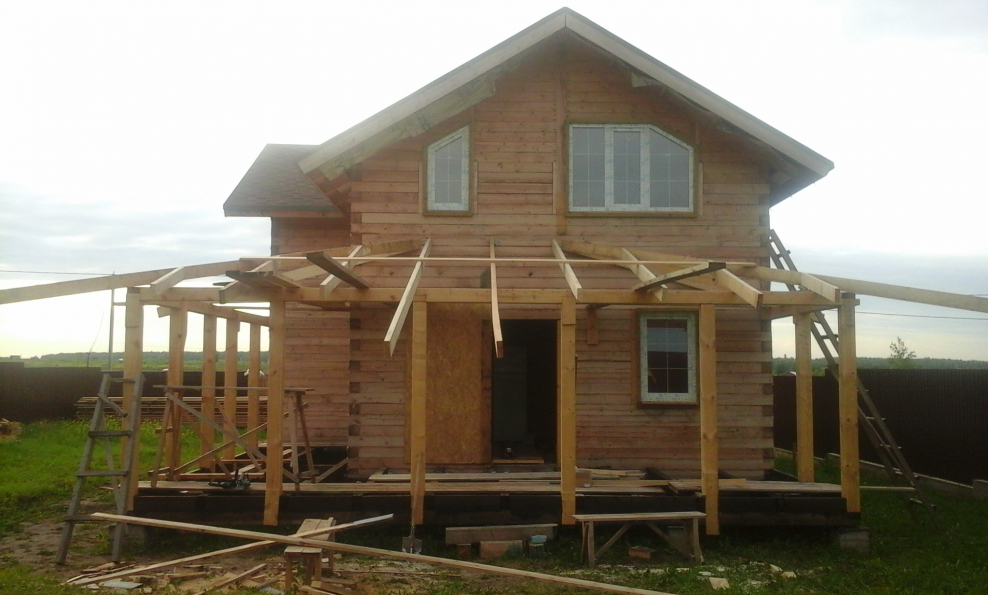 Деревянное крыльцо