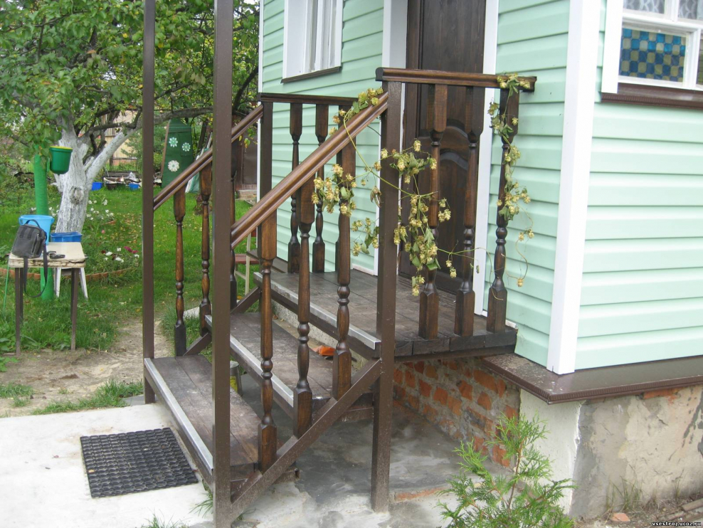 Ступеньки для крыльца на даче