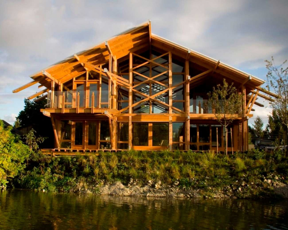 Оригинальные дома из дерева