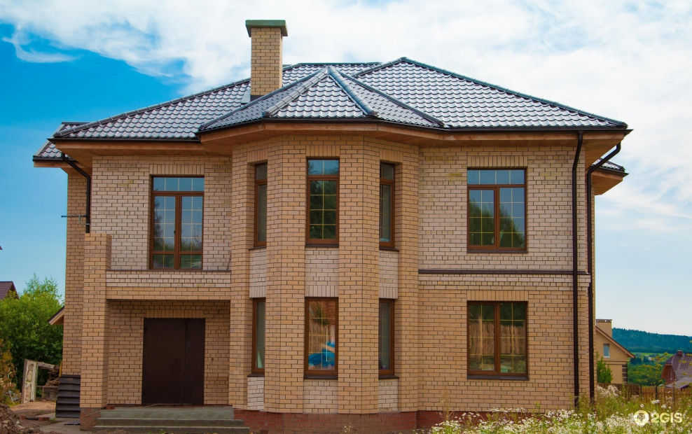 Окна в кирпичном доме