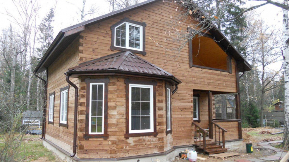 Дачный дом с эркером