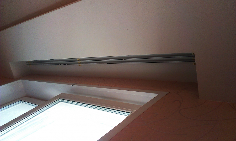 Шторы в гостиной в нише