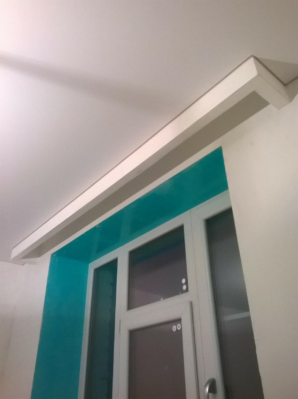 Светодиодная подсветка стены с потолка