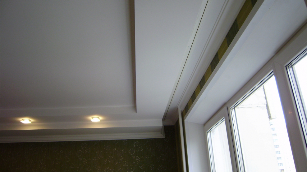 Гипсокартонный потолок с нишей под шторы