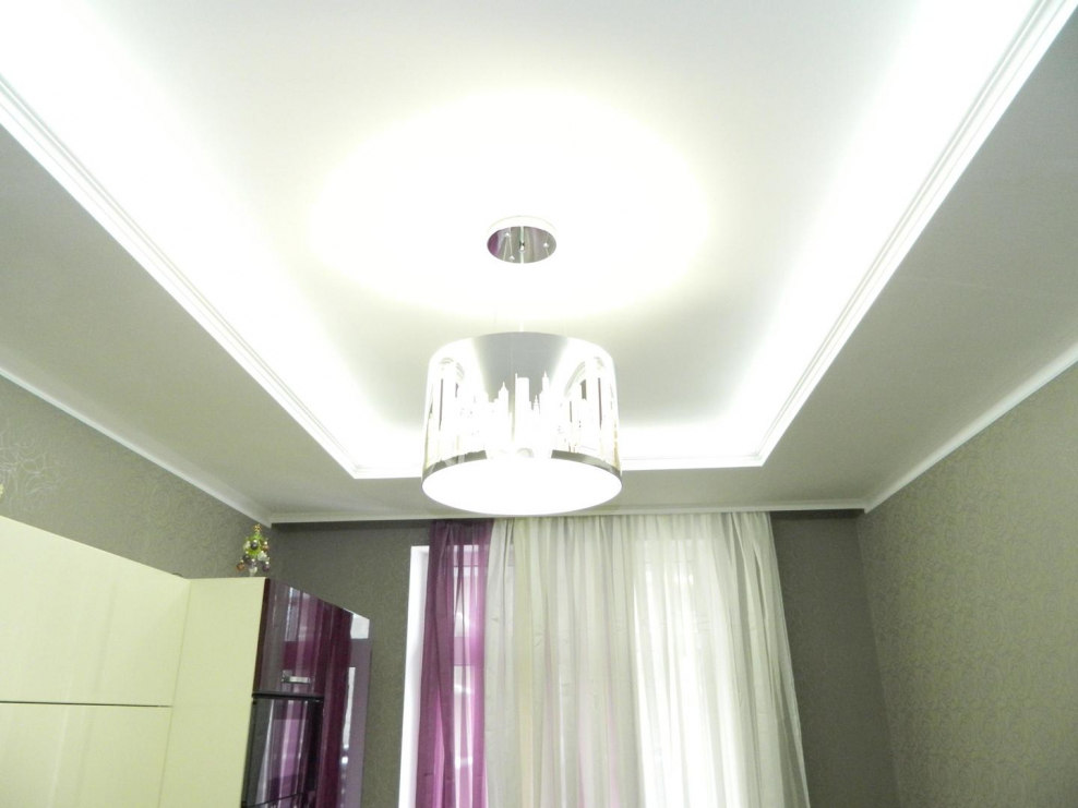 Потолок с нишей в коробе