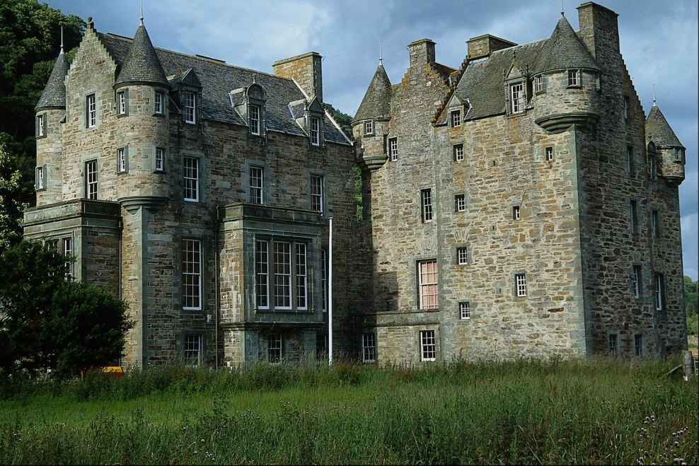 Красный замок (the Red Castle: Castell Coch)