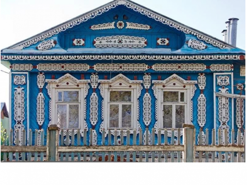 Деревянный резной дом