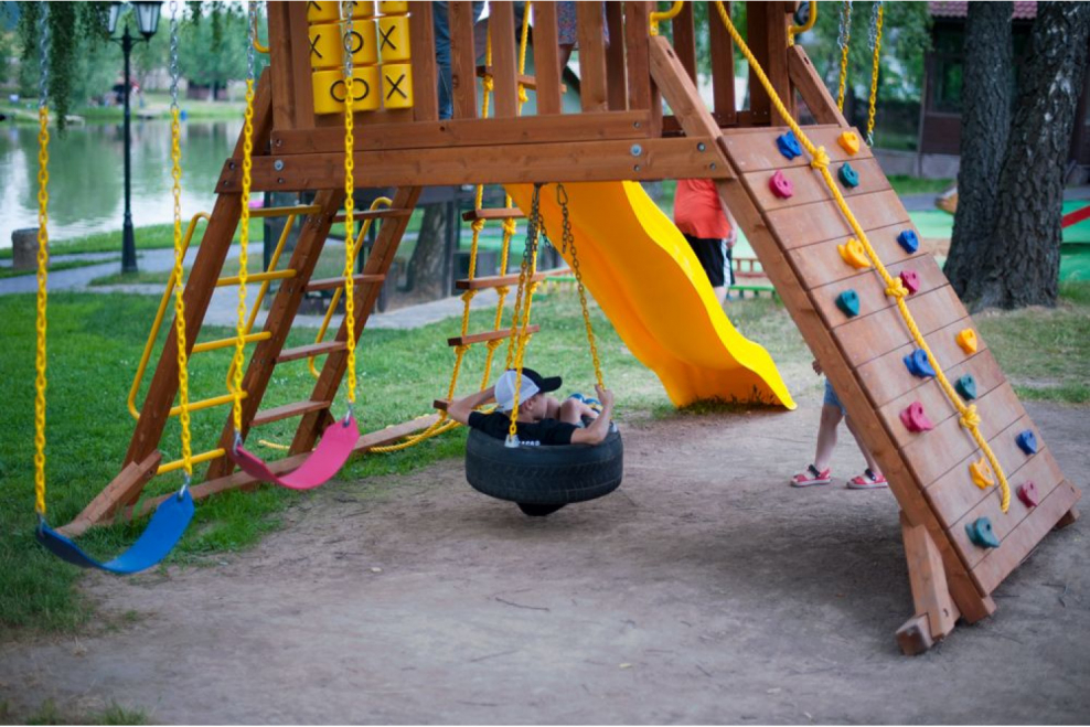 Спортивно-игровой комплекс New Sunrise Зарница с деревянной крышей