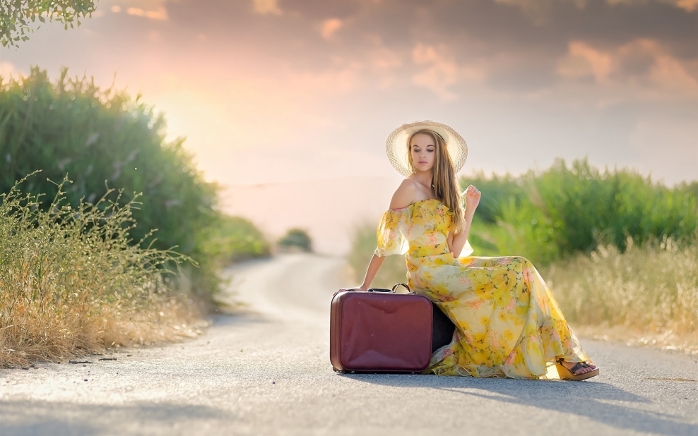 Девушка с чемоданом фотосессия