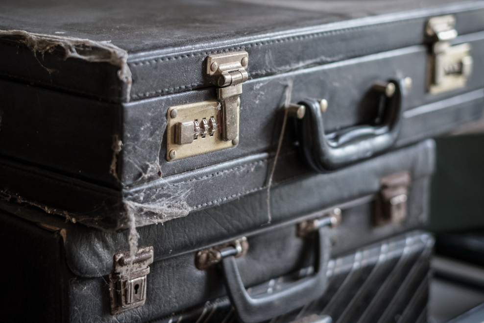Пыльный чемодан