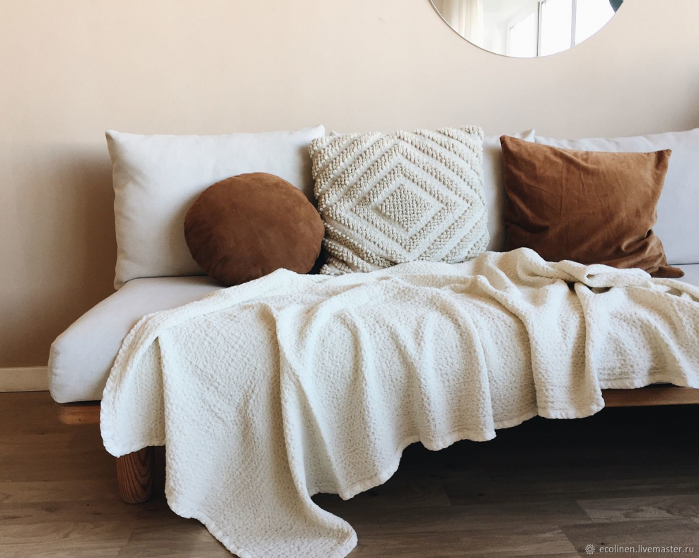 Плед на стуле